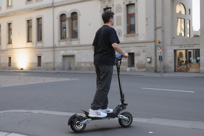 OOTD T10 - Patinete eléctrico - Tienda de ruedas
