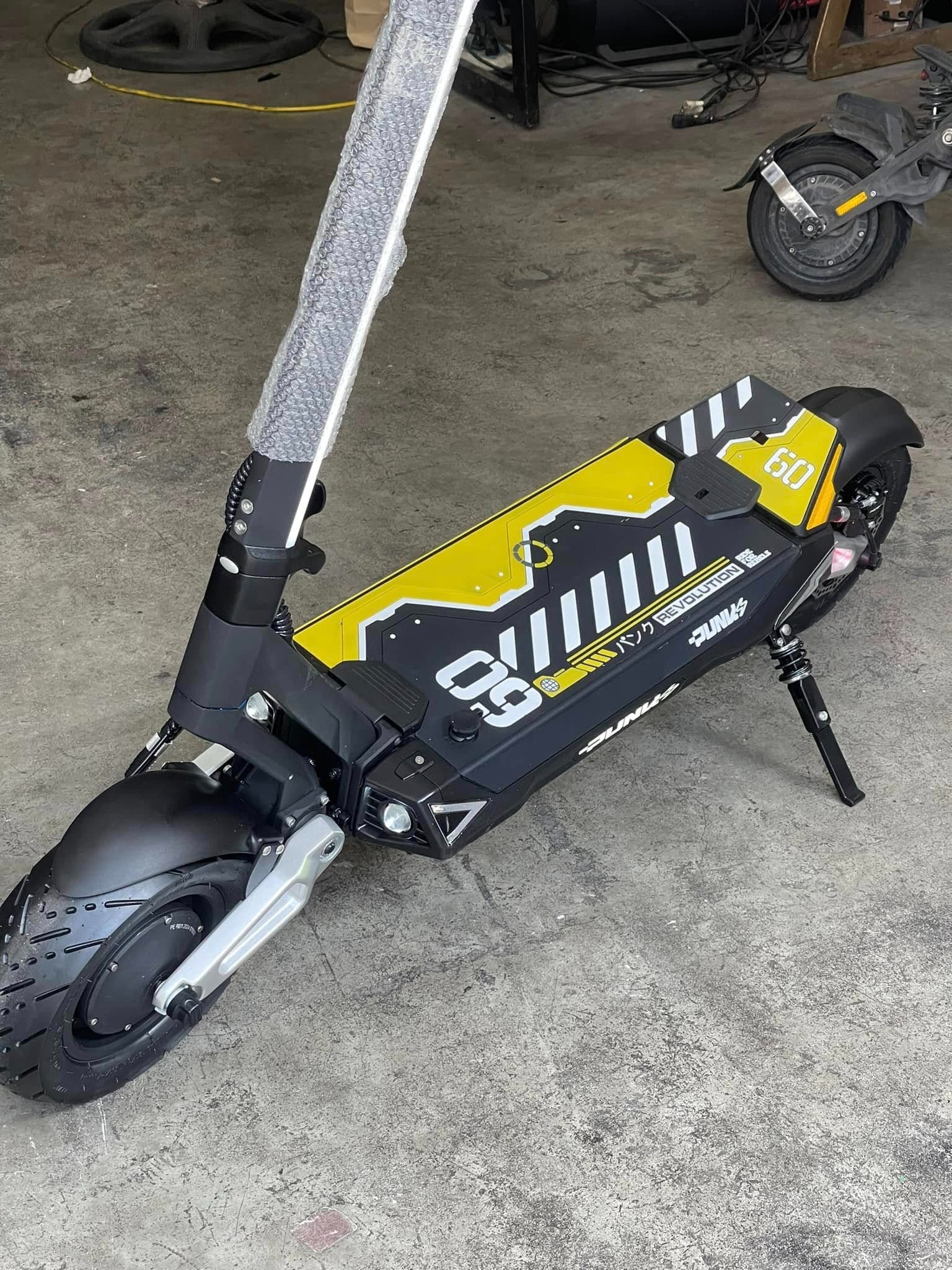 rebelde punk Patinete eléctrico - Tienda de ruedas