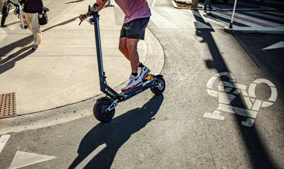 Punk rebelde Pro Max - Patinete eléctrico - Tienda de ruedas