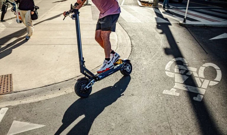 Punk rebelde Pro Max - Patinete eléctrico - Tienda de ruedas